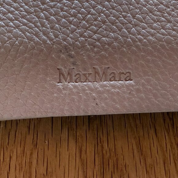 Cool, modern sunglasses by Max Mara!  MM Lina II main image 7